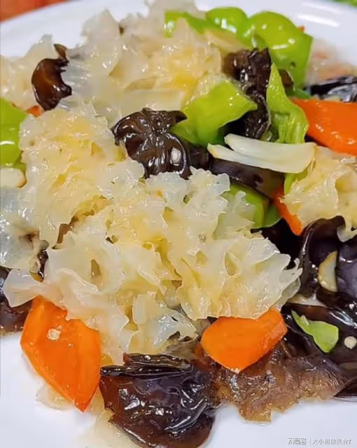 春天適合吃銀耳，可燉可炒可拌，營養豐富，美味不可錯過