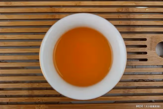 疫情當前，建議中老年人：多喝2款茶，緩解春燥，睡覺吃飯都很香
