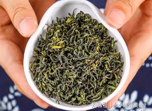 疫情當前，建議中老年人：多喝2款茶，緩解春燥，睡覺吃飯都很香