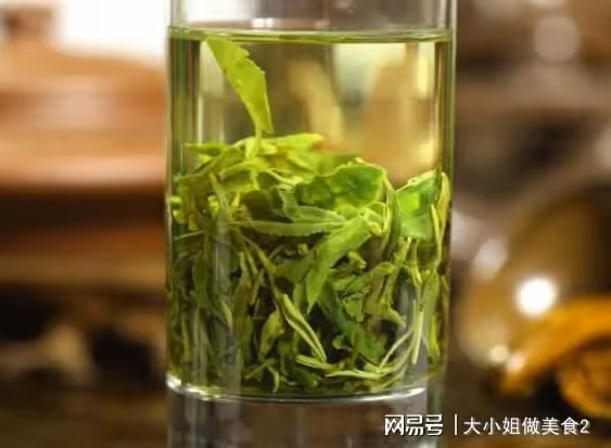 疫情當前，建議中老年人：多喝2款茶，緩解春燥，睡覺吃飯都很香