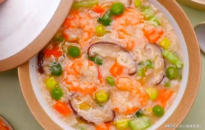 分享三道好喝的熱乎乎的鹹粥，營養豐富，食材多樣，暖心暖胃