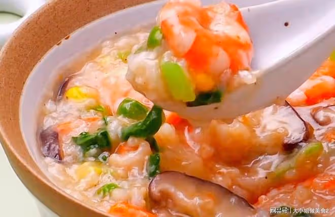 分享三道好喝的熱乎乎的鹹粥，營養豐富，食材多樣，暖心暖胃