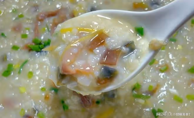 分享三道好喝的熱乎乎的鹹粥，營養豐富，食材多樣，暖心暖胃