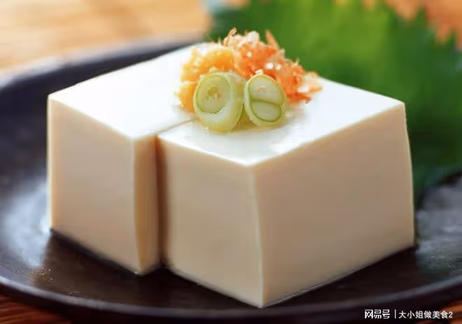 豆腐富含大豆異黃酮，三種清淡吃法，營養豐富又健康，女人要多吃