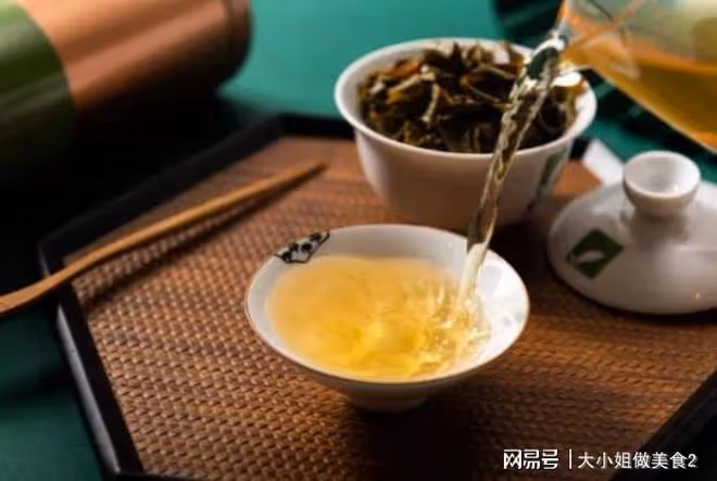 「春天多喝水，賽過神仙藥」春季多喝這4種茶，不愛喝水人的救星