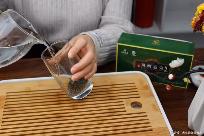 「春天多喝水，賽過神仙藥」春季多喝這4種茶，不愛喝水人的救星