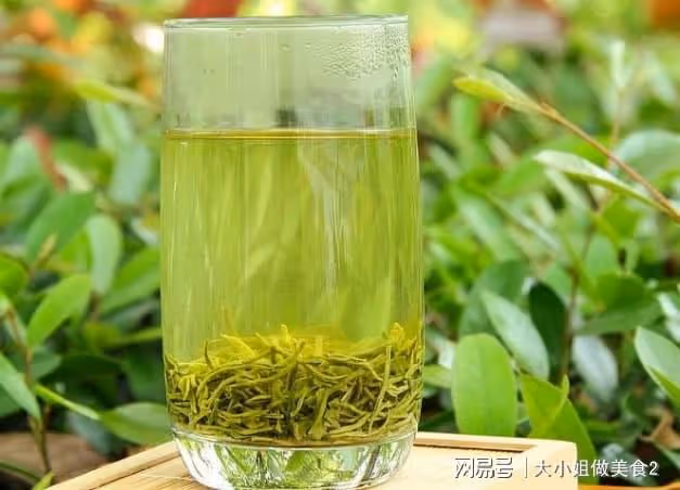 「春天多喝水，賽過神仙藥」春季多喝這4種茶，不愛喝水人的救星