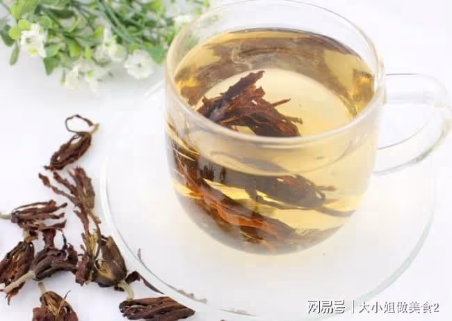 「春天多喝水，賽過神仙藥」春季多喝這4種茶，不愛喝水人的救星