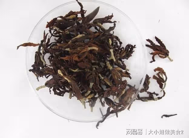 「春天多喝水，賽過神仙藥」春季多喝這4種茶，不愛喝水人的救星