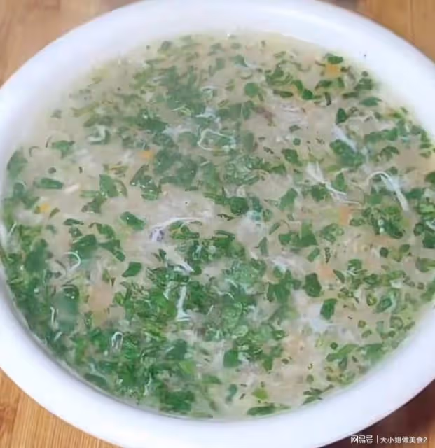 三道熱乎乎的湯，配料豐富，味道超贊，晚上下班喝上一碗真滿足！