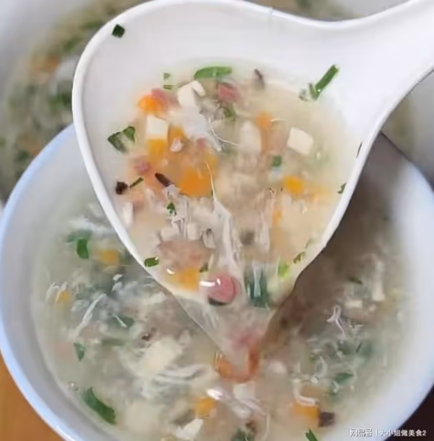 三道熱乎乎的湯，配料豐富，味道超贊，晚上下班喝上一碗真滿足！