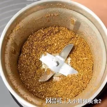 三道熱乎乎的湯，配料豐富，味道超贊，晚上下班喝上一碗真滿足！