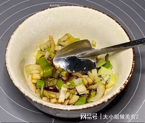 三道熱乎乎的湯，配料豐富，味道超贊，晚上下班喝上一碗真滿足！