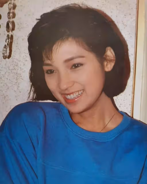 戚美珍如今60歲，曾經和苗僑偉因戲生情，結婚32歲零緋聞，讓人羨慕