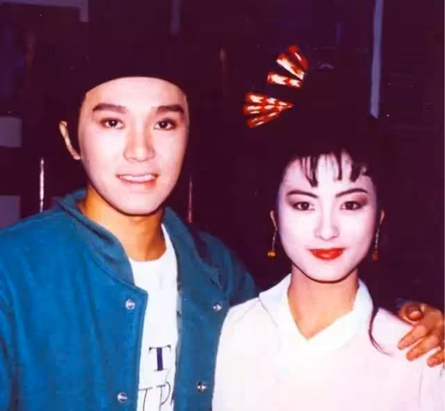 戚美珍如今60歲，曾經和苗僑偉因戲生情，結婚32歲零緋聞，讓人羨慕