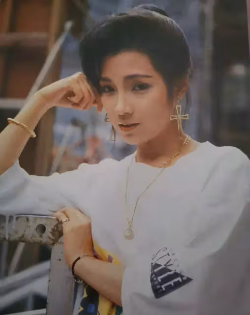 戚美珍如今60歲，曾經和苗僑偉因戲生情，結婚32歲零緋聞，讓人羨慕