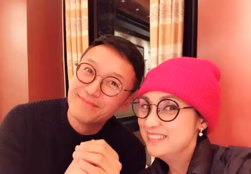戚美珍如今60歲，曾經和苗僑偉因戲生情，結婚32歲零緋聞，讓人羨慕