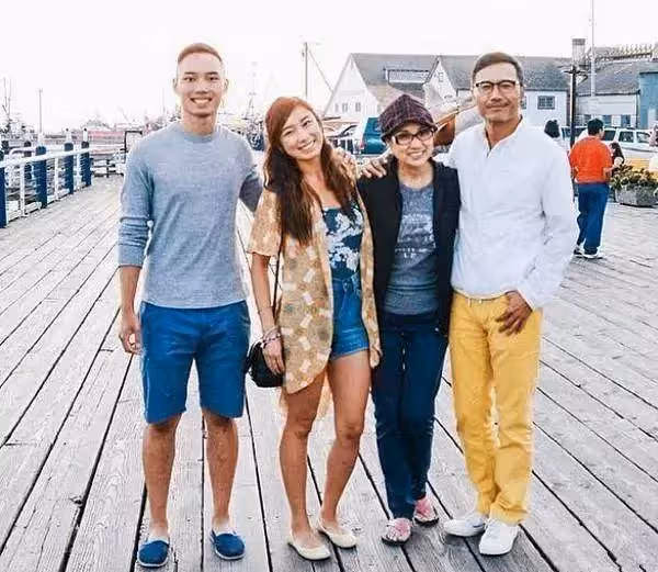戚美珍如今60歲，曾經和苗僑偉因戲生情，結婚32歲零緋聞，讓人羨慕