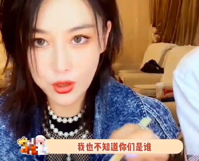 被張馨予感動了,直播讓無數人點贊,她的言語和行動善良又赤誠!