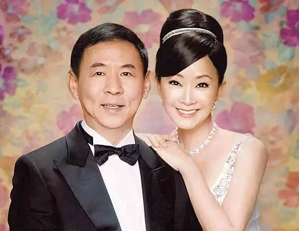 10年前,55歲日本痴情富豪首次娶妻,新娘是暗戀了30年的中國女神