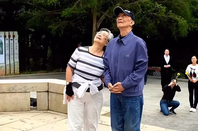 喪偶娶小54歲妻！楊振寧原配身分曝「是名門的頂級名媛」　生前「幫夫牽線再婚妻」兒女大器感謝後母
