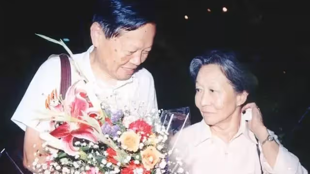 喪偶娶小54歲妻！楊振寧原配身分曝「是名門的頂級名媛」　生前「幫夫牽線再婚妻」兒女大器感謝後母