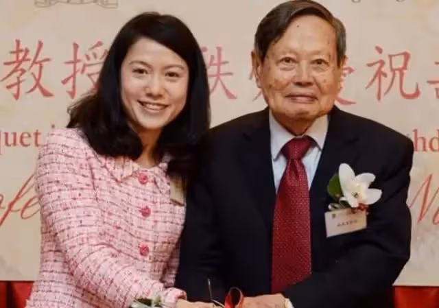 喪偶娶小54歲妻！楊振寧原配身分曝「是名門的頂級名媛」　生前「幫夫牽線再婚妻」兒女大器感謝後母