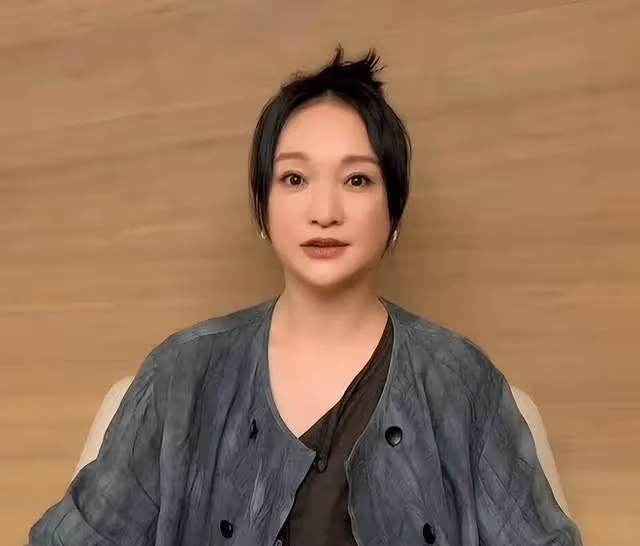 央視雲歌會女星顏值:劉濤泛油光、海清面頰消瘦、李冰冰扛住鏡頭