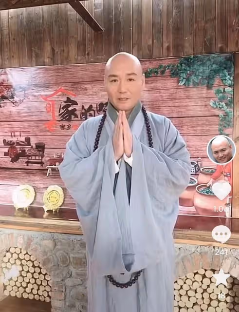 54歲「法印」回黑龍江老家,吃路邊大排檔接地氣,離鄉十幾年北漂