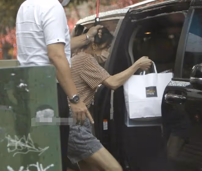 庾澄慶二婚妻子外出購物,獲專車接送似闊太,一雙子女模樣像極爸