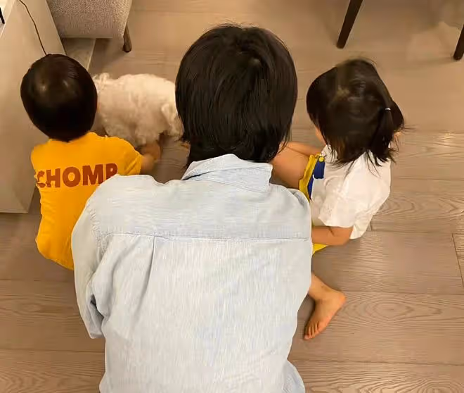 庾澄慶二婚妻子外出購物,獲專車接送似闊太,一雙子女模樣像極爸