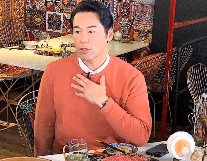 47歲男星支持兒子當足球員!豪花120萬送他出國,接受專業的訓練