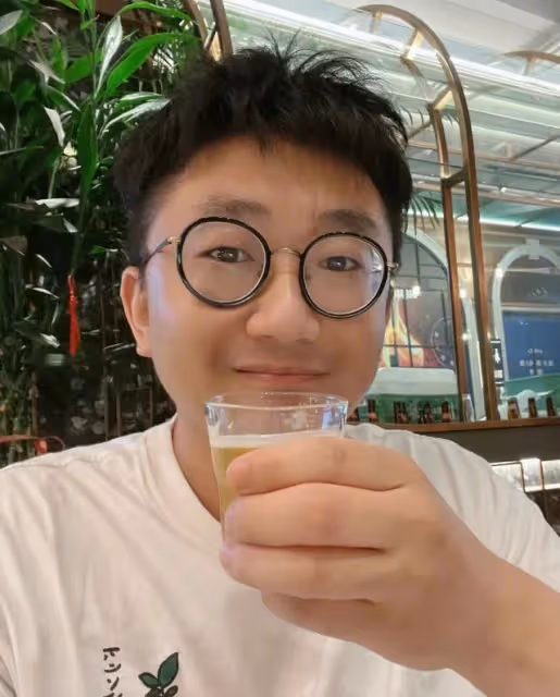 陳霄華事件後續!友人曝其在德雲社宿舍衣櫃排泄,酒後翻車已註定
