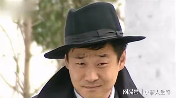 與陸毅是同學,出道20多年買不起房,娶了小18歲的白富美