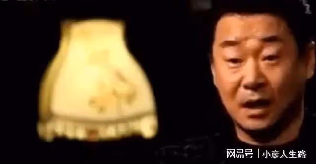 與陸毅是同學,出道20多年買不起房,娶了小18歲的白富美