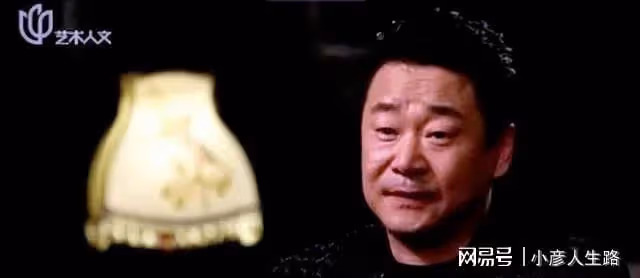 與陸毅是同學,出道20多年買不起房,娶了小18歲的白富美