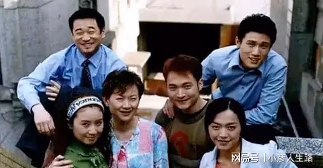 與陸毅是同學，出道20多年買不起房，娶了小18歲的白富美