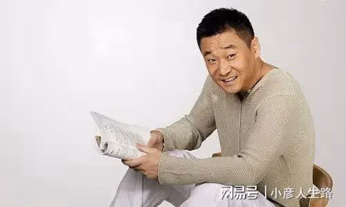 與陸毅是同學,出道20多年買不起房,娶了小18歲的白富美