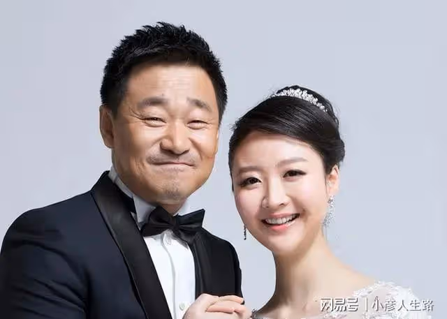 與陸毅是同學,出道20多年買不起房,娶了小18歲的白富美