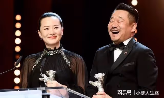 與陸毅是同學,出道20多年買不起房,娶了小18歲的白富美