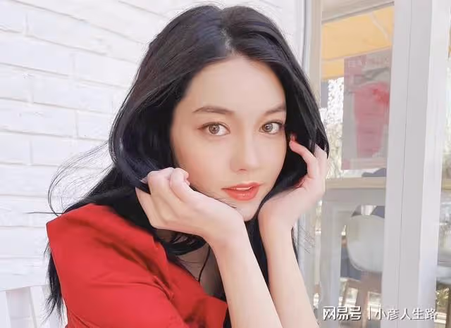 知名演員李崇霄不幸離世,年僅51歲,混血女兒李詩穎發文表哀思!