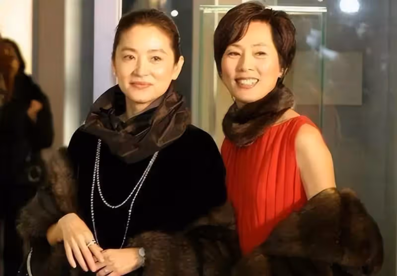 1990年大明星林青霞「與親姐」河南相認,對方家徒四壁,姐姐卻不要她一分錢
