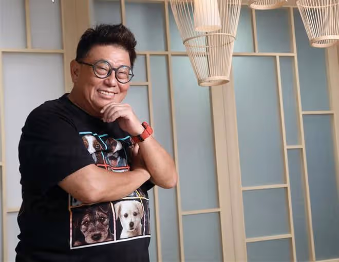 港星樓南光辦理內地身份證!太激動忍不住落淚,67歲已定居遼寧