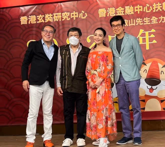 陳百祥夫婦參加全素宴!90歲胡楓獻唱精神好,魏秋樺穿短裙秀美腿