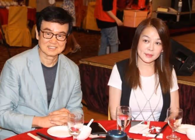 陳百祥夫婦參加全素宴!90歲胡楓獻唱精神好,魏秋樺穿短裙秀美腿