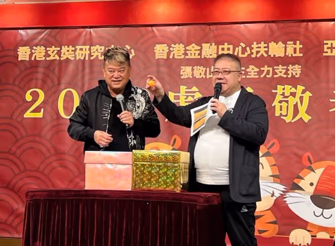 陳百祥夫婦參加全素宴!90歲胡楓獻唱精神好,魏秋樺穿短裙秀美腿