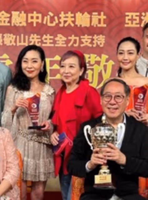 陳百祥夫婦參加全素宴!90歲胡楓獻唱精神好,魏秋樺穿短裙秀美腿