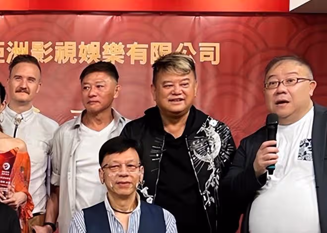 陳百祥夫婦參加全素宴!90歲胡楓獻唱精神好,魏秋樺穿短裙秀美腿