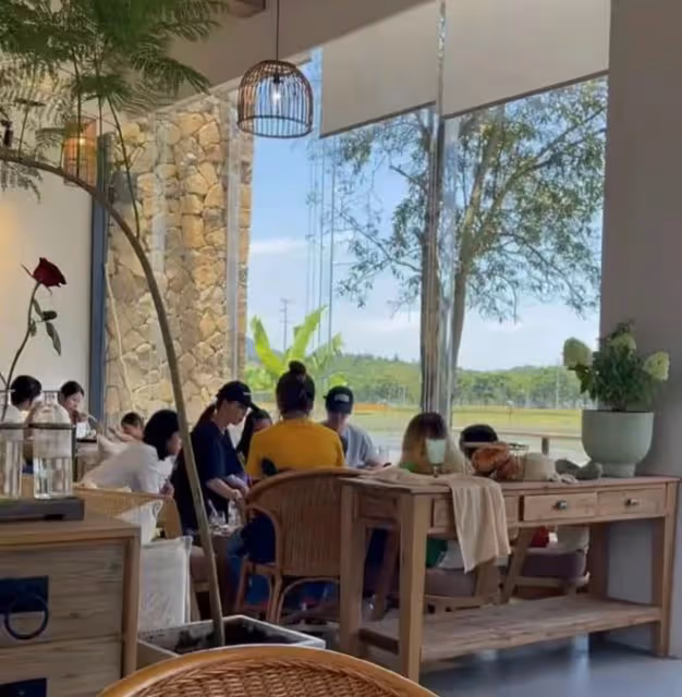 蔡少芬一家五口現身浙江鄉下,素顏露面接地氣,長女大長腿太吸睛