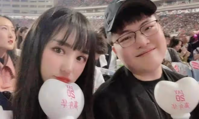 電競選手Uzi領證結婚!妻子膚白貌美已懷孕,姐弟戀5年終成眷屬